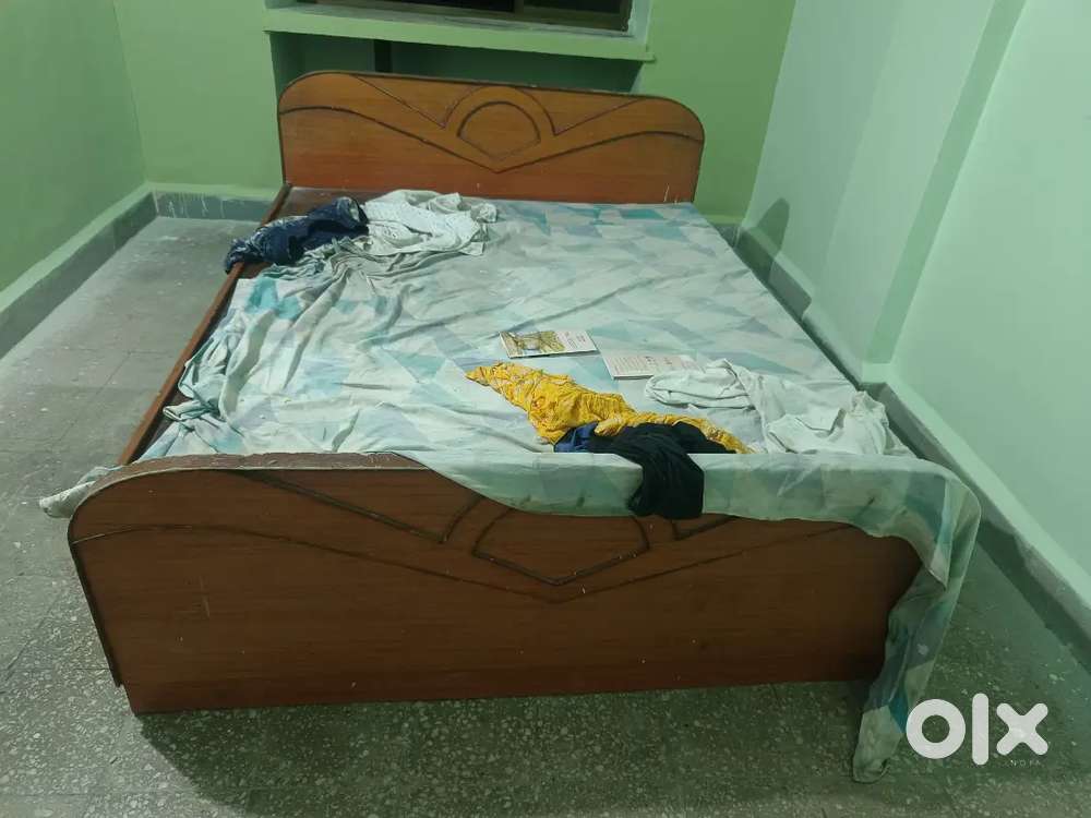 King size bed in a good condition
