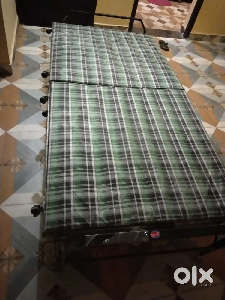 Foldable bed