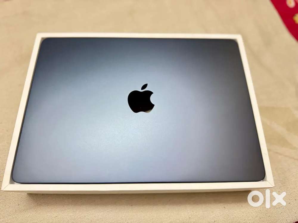 Apple Macbook air M4 never used new laptop