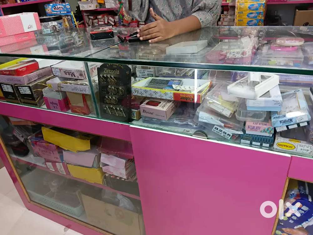 Cosmetics counter L size