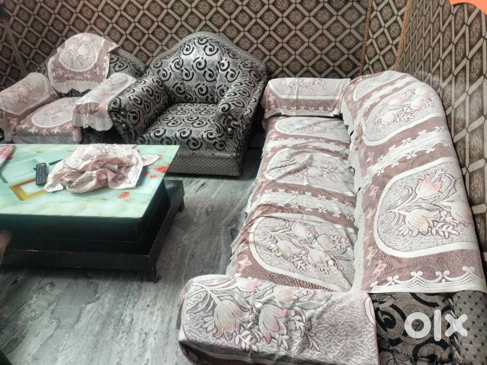 Five seater Sofa set along with center table