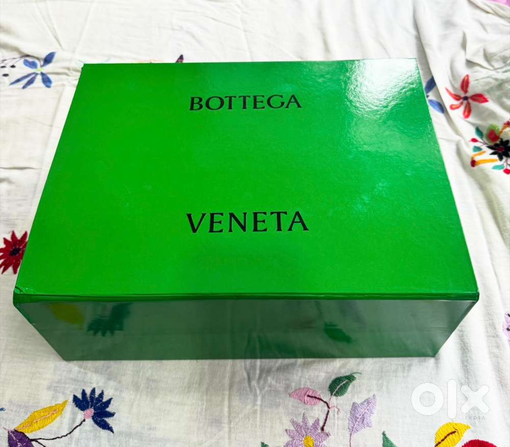 Bottega Veneta leather handbag for women