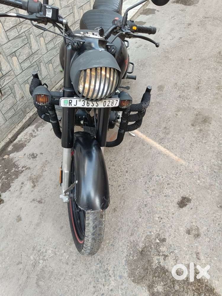 Royal Enfield Cassic 350 stealth black colour