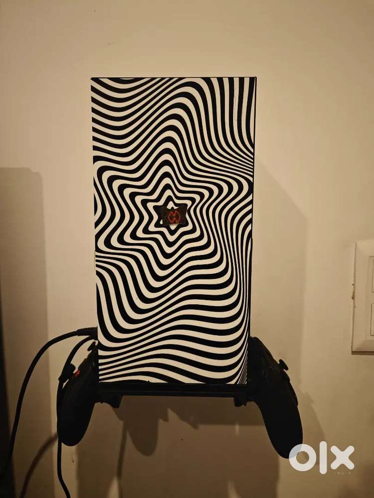 Xbox Series X – Like New  2 Controllers + Stand + Skin  Full Bundle