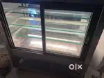 Cake display counter