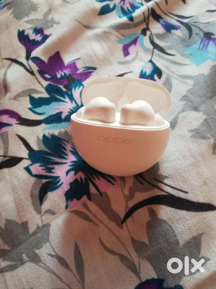 Oppo enco buds 2. 8month buds with new condition.