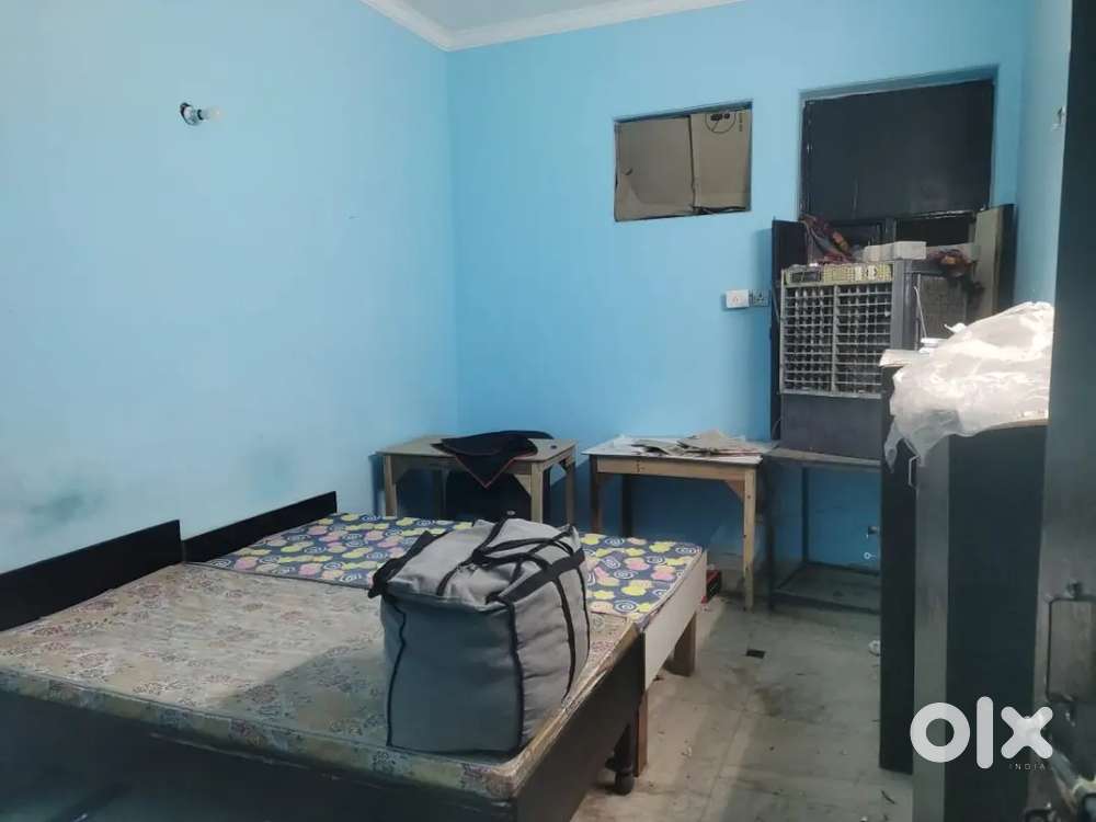 Independent house 1 room with bed, cooler, balcony, hall, 2 almira,
