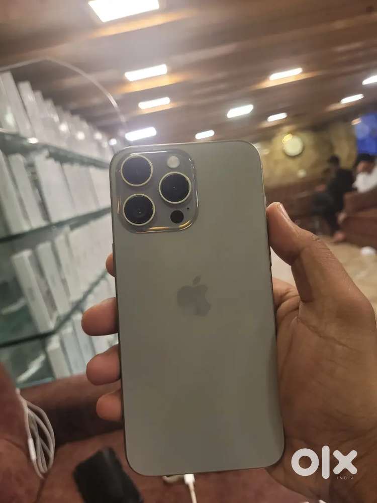 Iphone 15 pro max REFURBISHED Model 256gb natural titanium pice