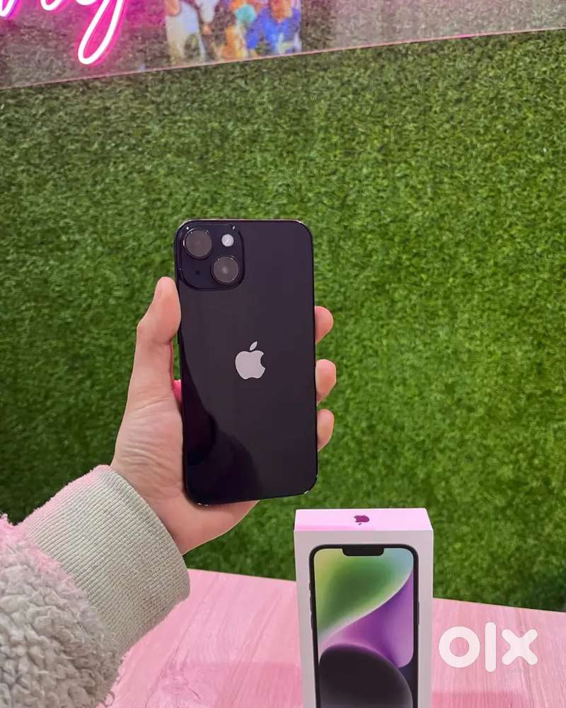 Selling my  5 month old iphone 14 need urgent money