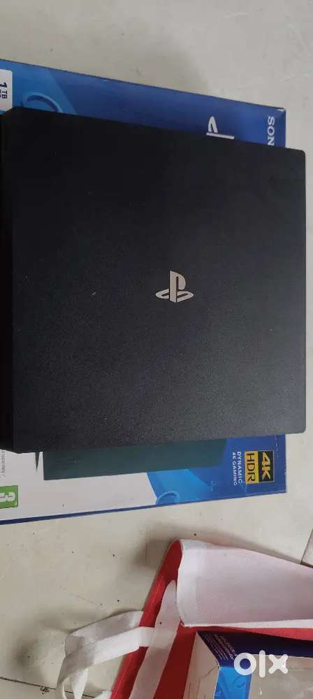 PS4 pro 1TB storage with box