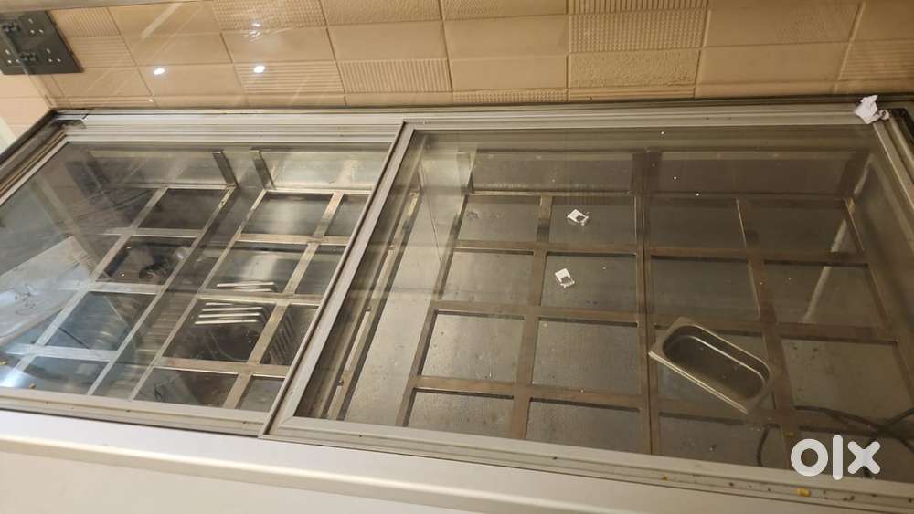 Fridge for icecream shop