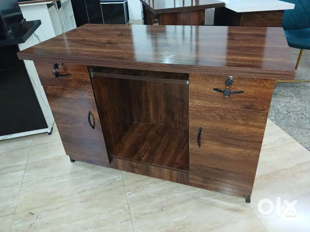 2x4 ft. Computer Office table