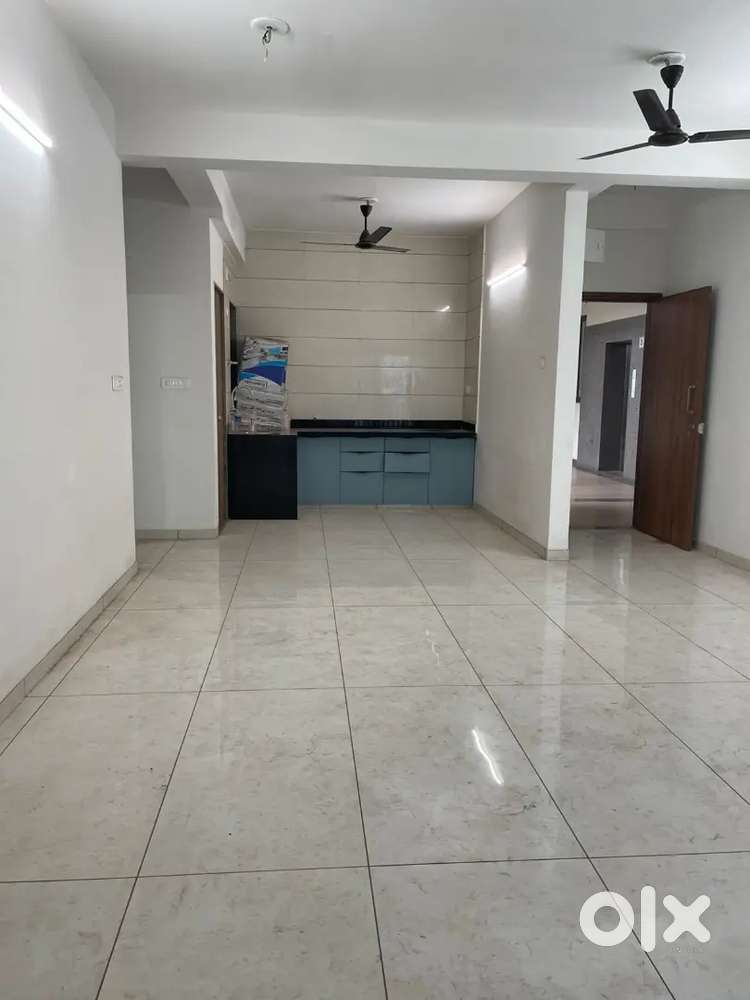 Newly constructed 3bhk flat is available for rent in New Alkapuri