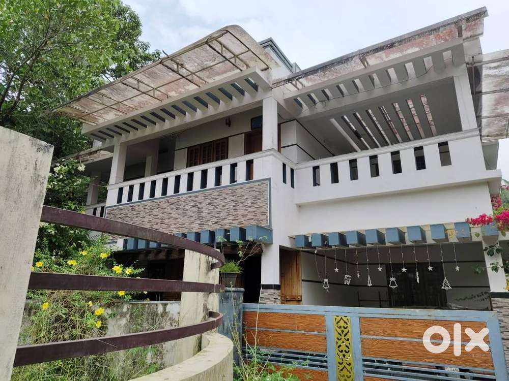 HOUSE FOR SALE AT THRIKODITHANAM, CHANGANASSERY