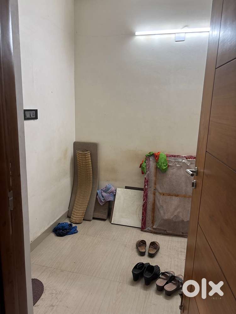 Single bed bath for rent Jaydev Vihar central location