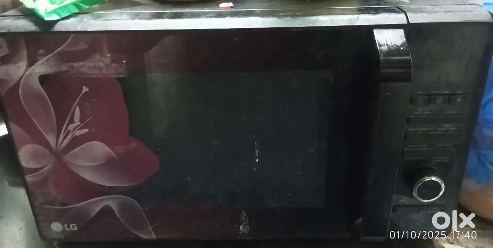 Four years old lg oven rarely used selling because we are not using