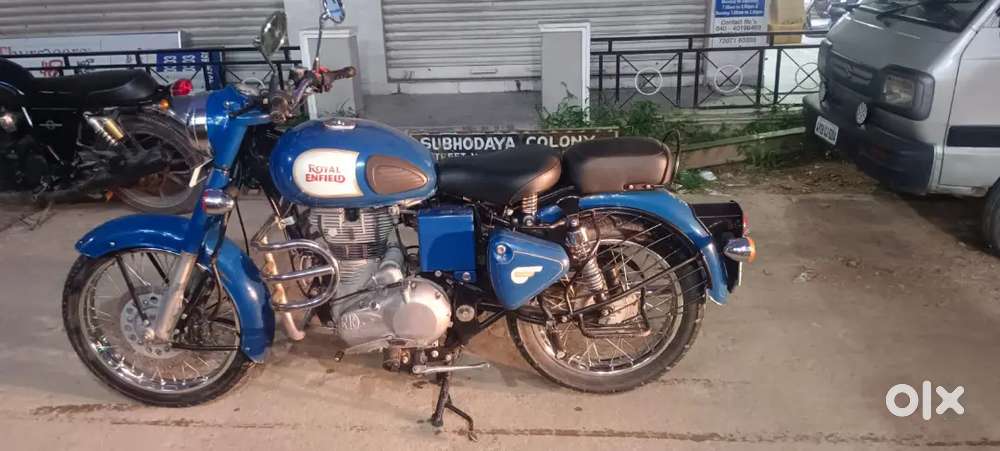 Classic 350 bs4  vehicle  blue colour good condition singal handed