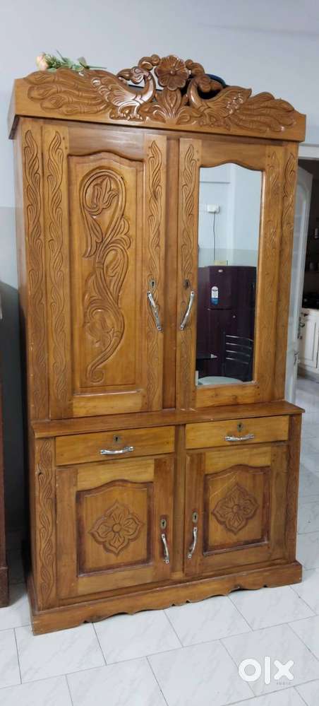 wooden shelf / Alamara