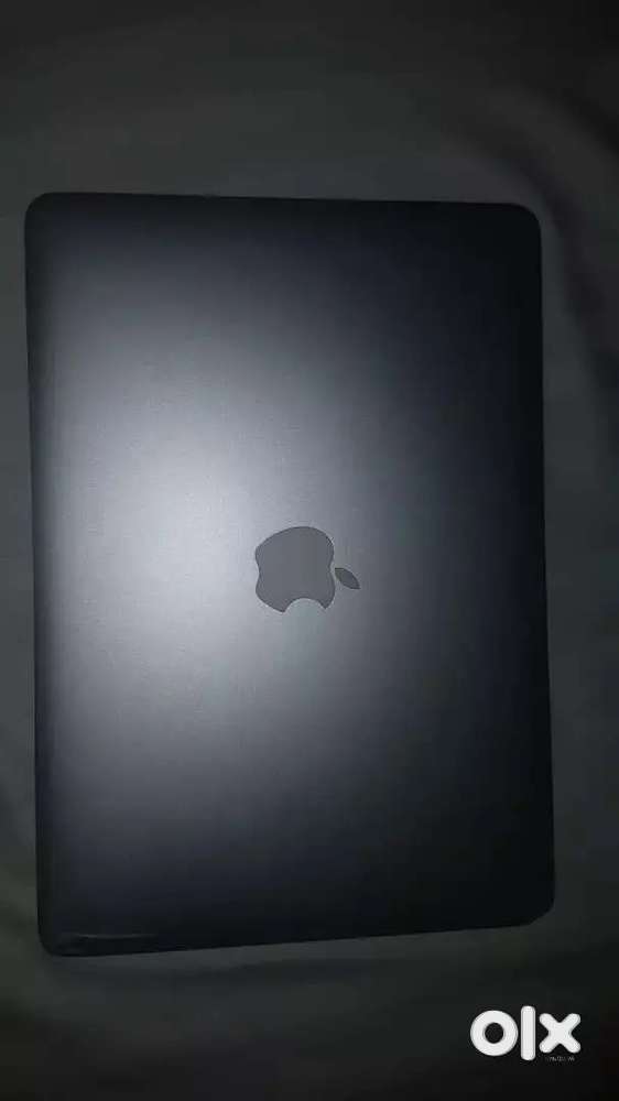 MACBOOK AIR  2019 WITH SLEEVE ( 256 SSD )