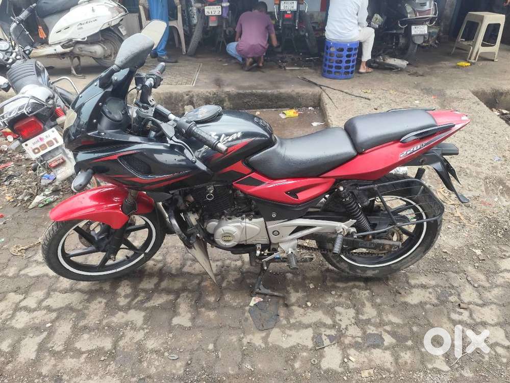 Pulsar 220 F