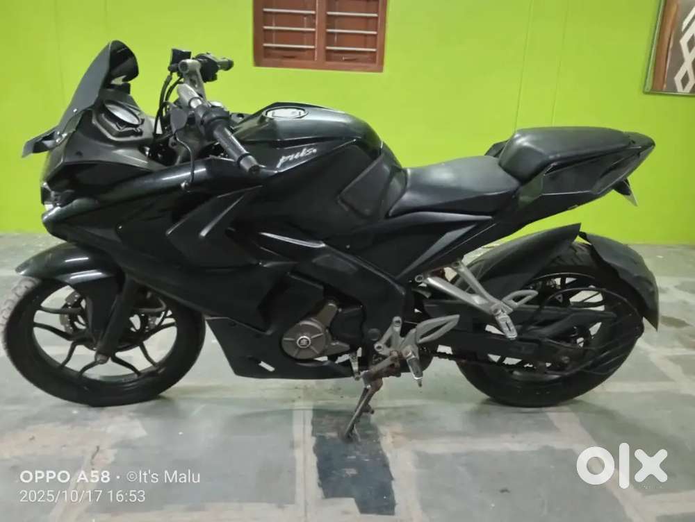 BAJAJ PULSAR RS200 CC; MODEL 2017; SELF ALLOY DIGITAL BOTH DISC; BS3.