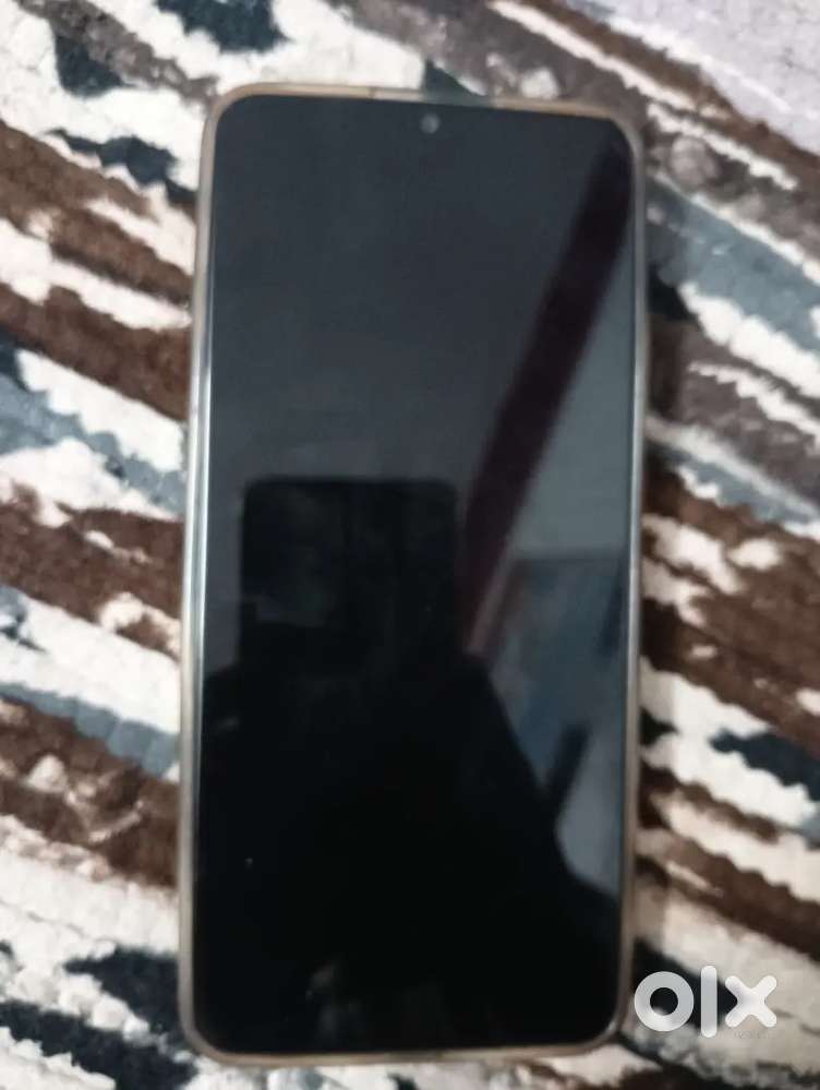 There is no phone box or charger so if you interested please contact