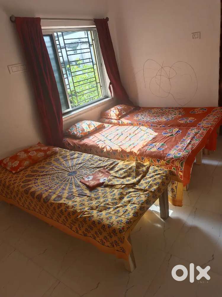 P.G available near DumDum metro