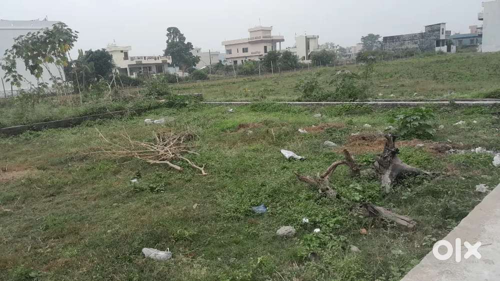 in goraparow, do side road hai , plots dono side road personal