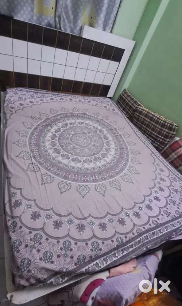 Old king size bed. Only 4 years used