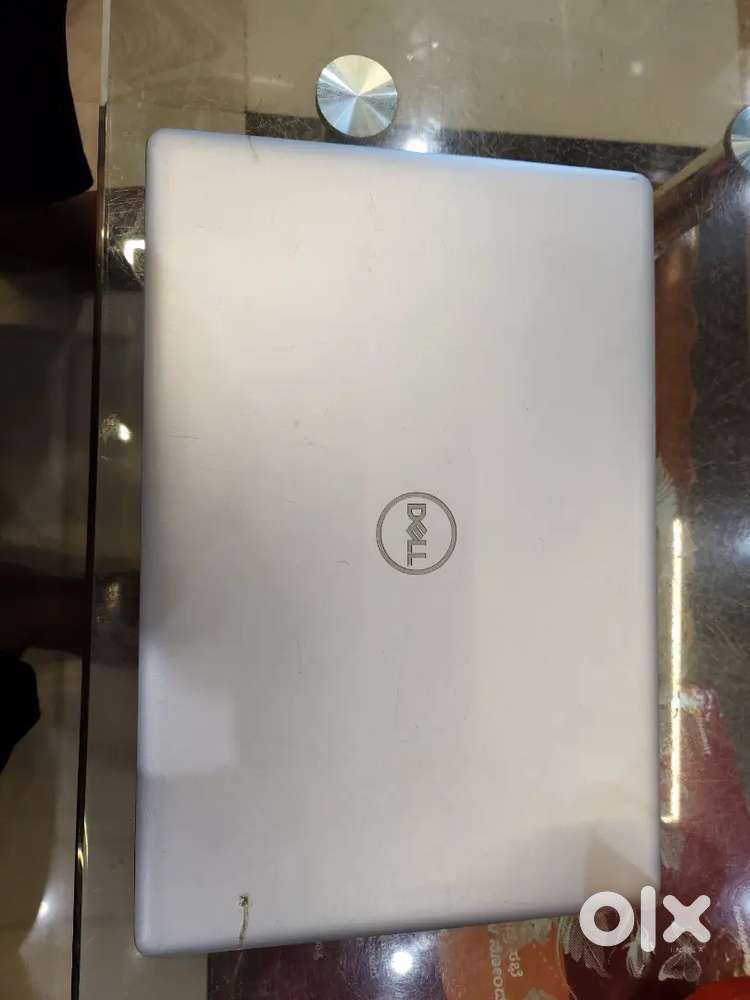 Dell inspiron 
Ram 8GB 
Srorage :1TH HDD+256GB SDD