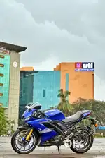 YAMAHA R15 V3