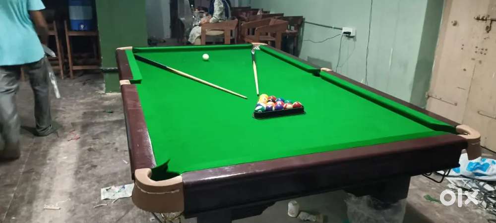 Pool and snooker tables
