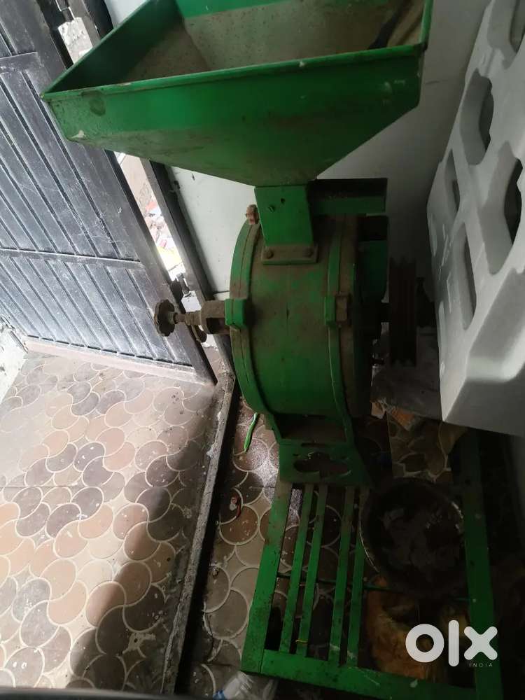 Flour mill(गिरणी for poultry )