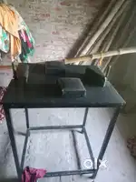 Arm wrestling table