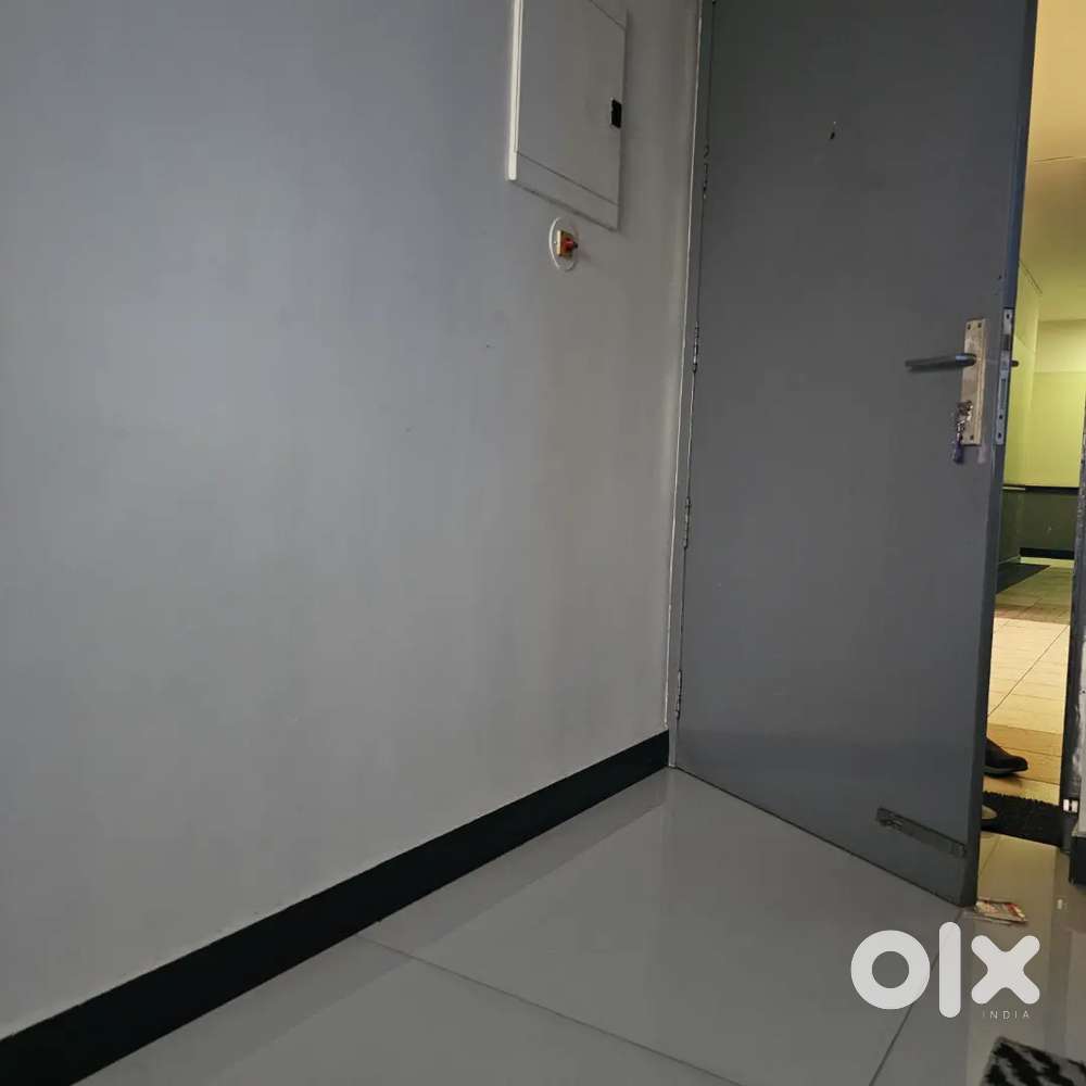 100 sqfeet office space for rent near main road side kowdiar