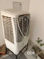 Cooler with stand