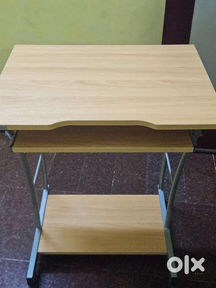 Nilkamal computer table
