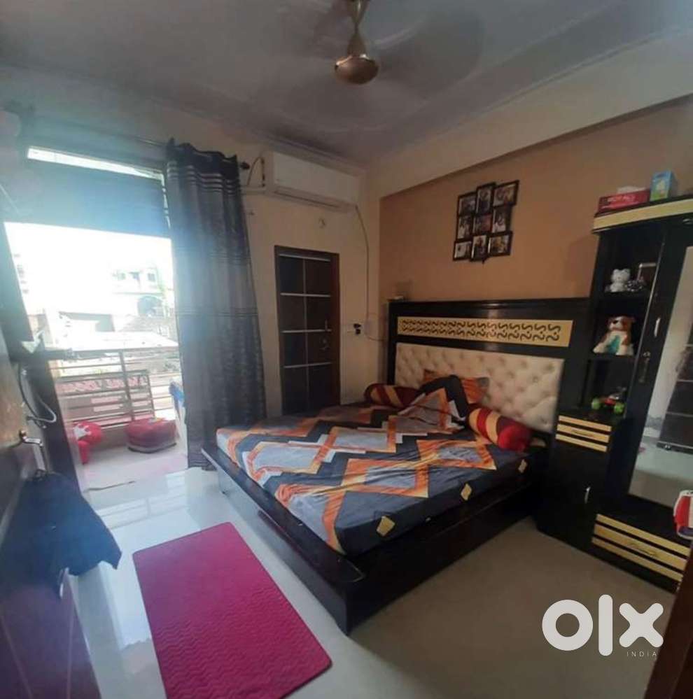 Owner free one room set available