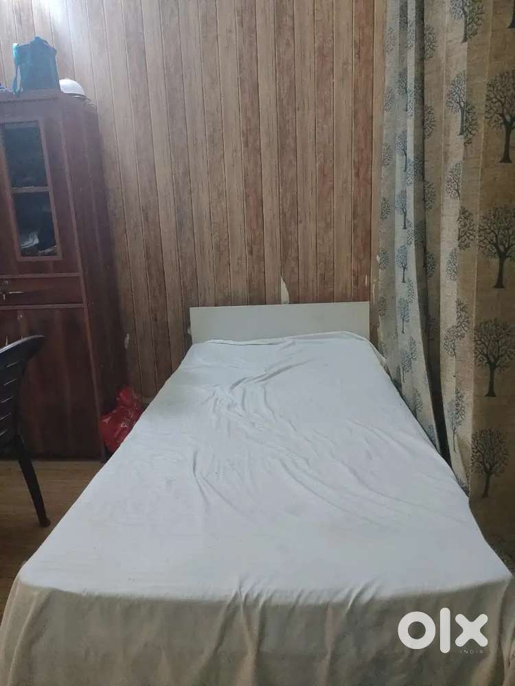 Room Available in PG