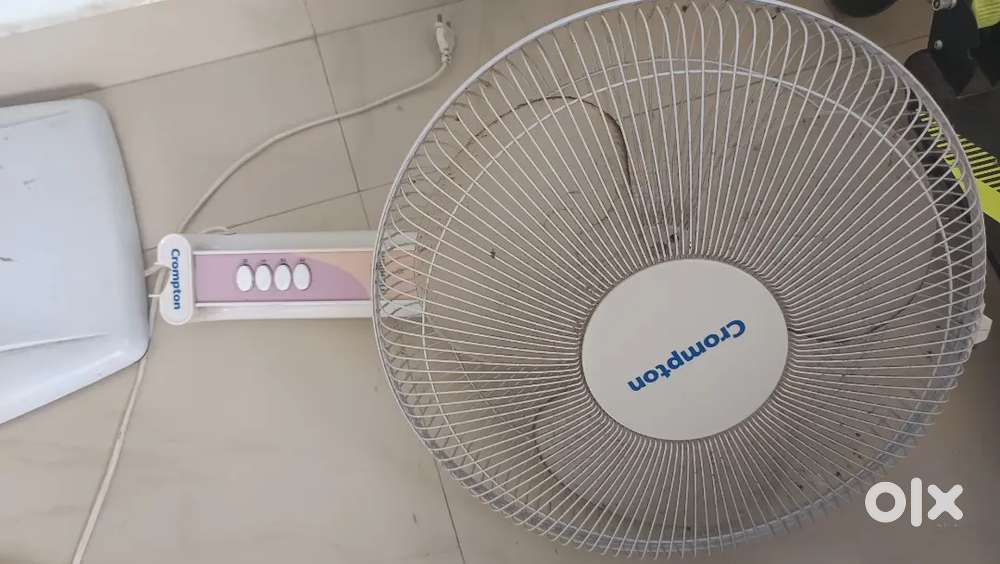 Crompton pedestal fan