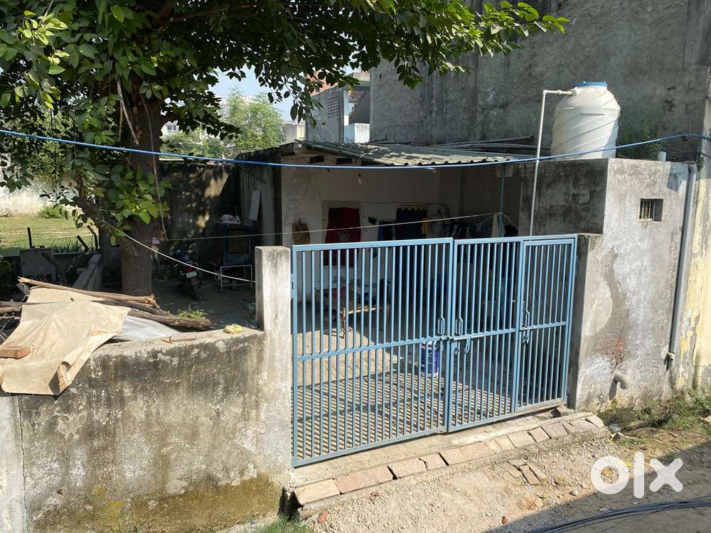 On road plot 85GAJ AIMNABAD,