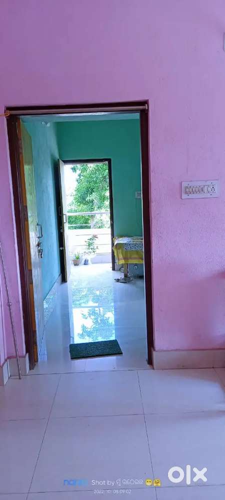 girl roommate required