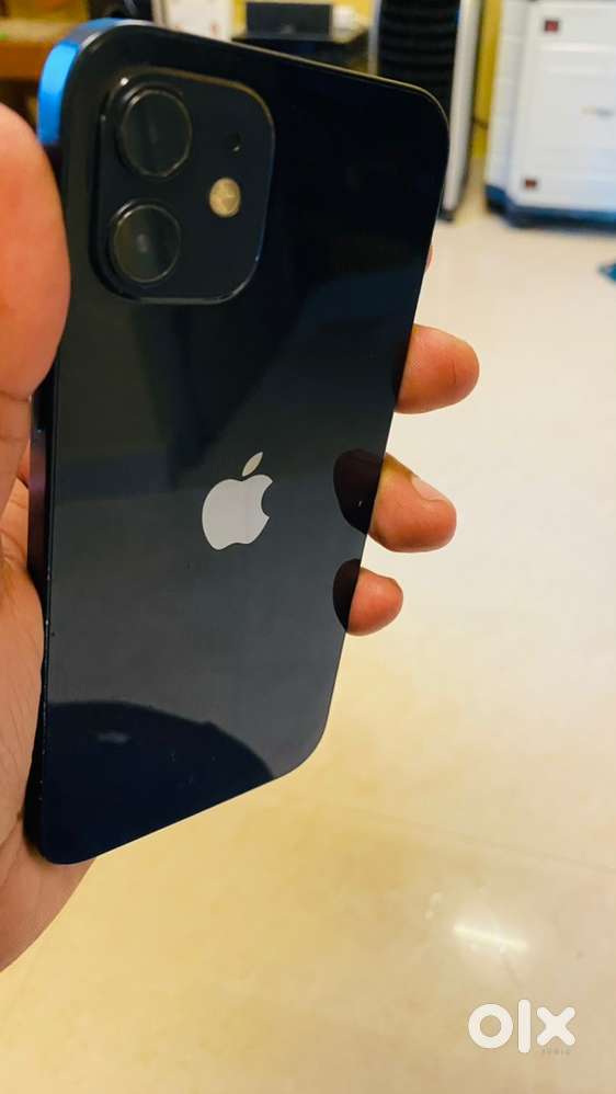 I phone 12 (64gb)