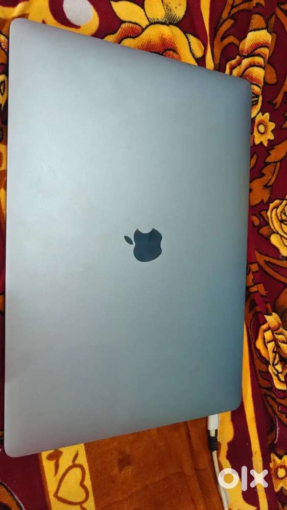 MacBook pro touch baar 16/512 exchange bhi iphone mobile