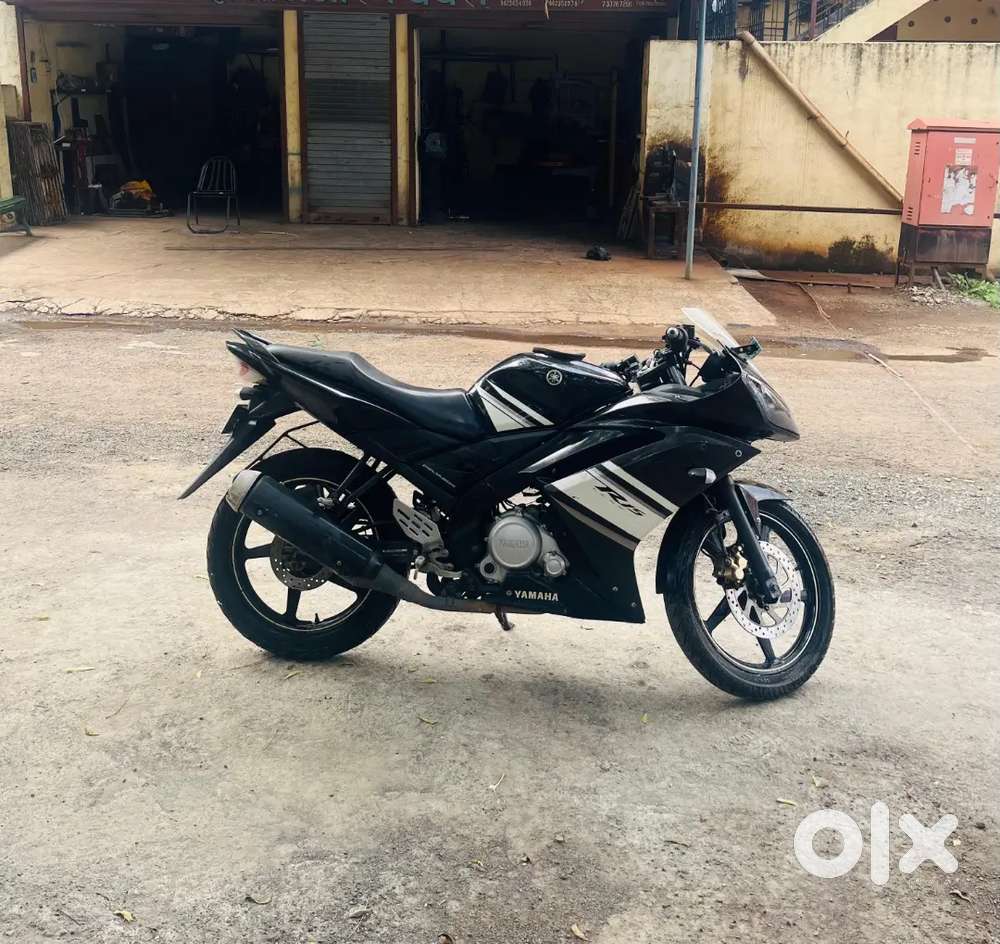 Yamaha R15 2011