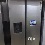 Samsung side by side  with crushed cubed ice and water dispenser