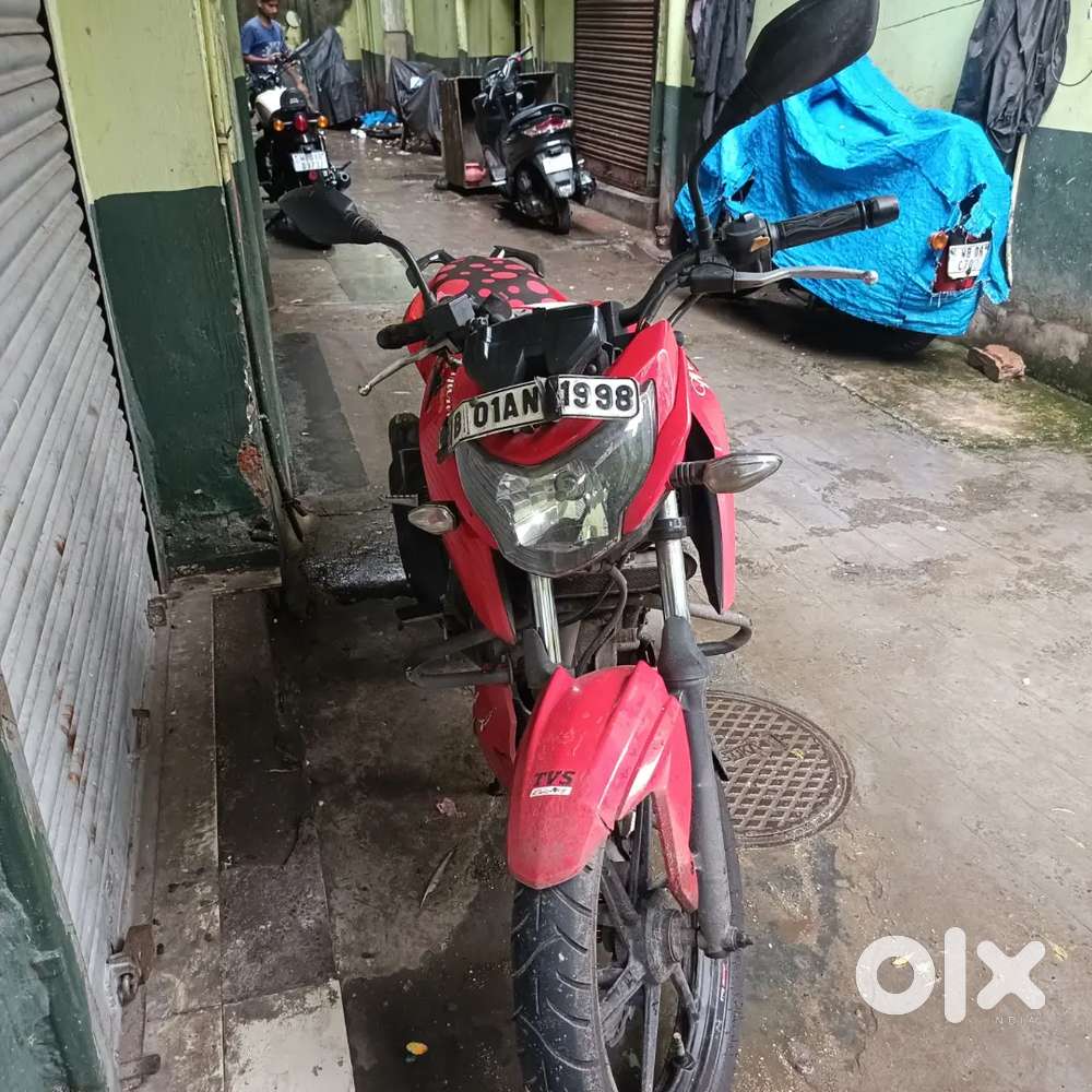 Apache rtr 160 racing red