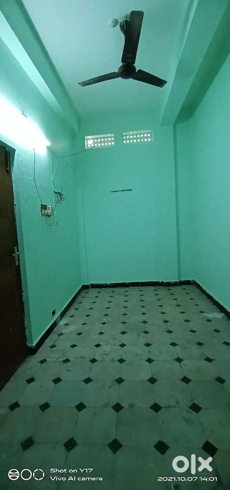 SINGLE ROOM AVAILABLE FOR EMPLOYEES OR OFFICE OR BACHELOR LADIES