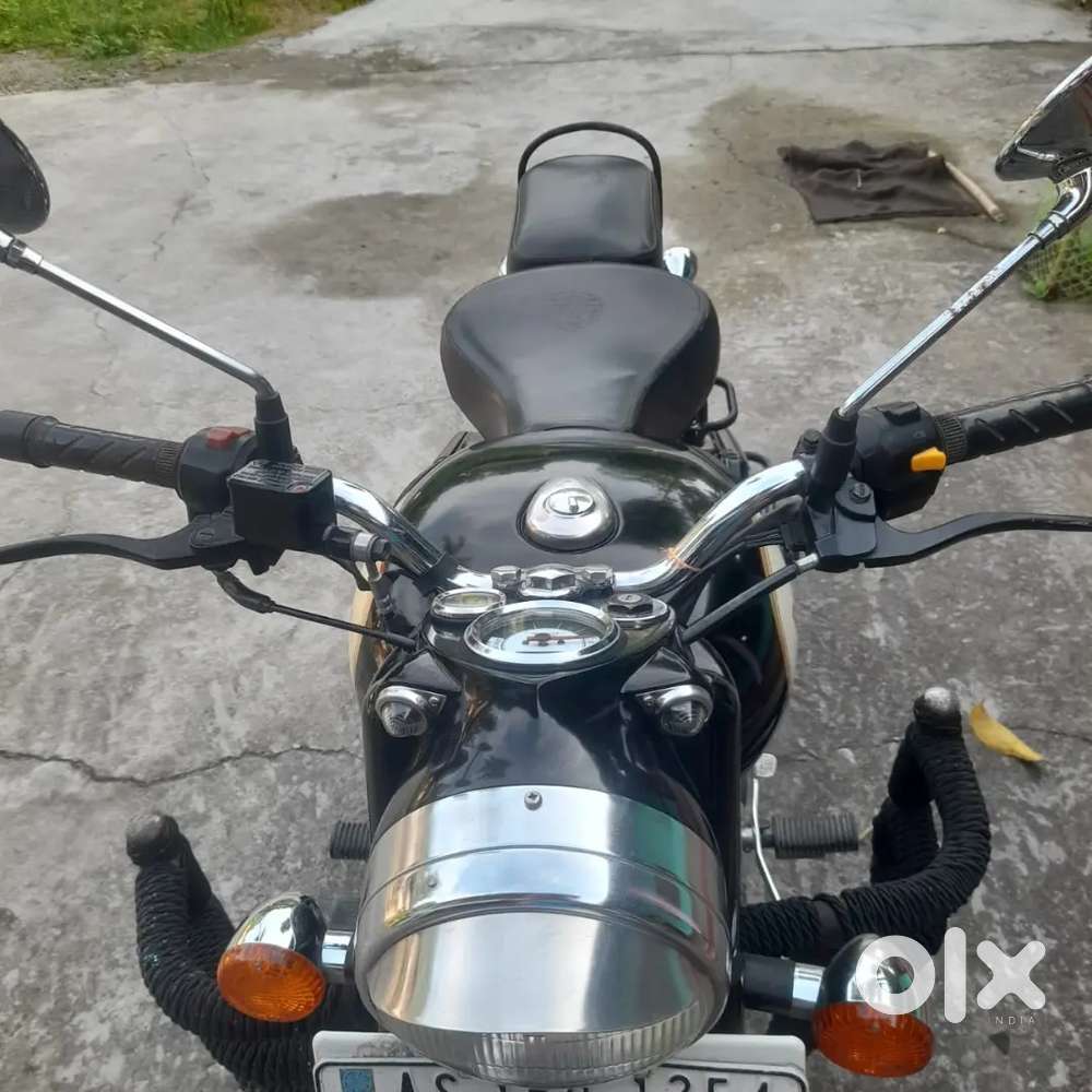 Classic350 BS IV(ABS)Less driven.Showroom condition bike