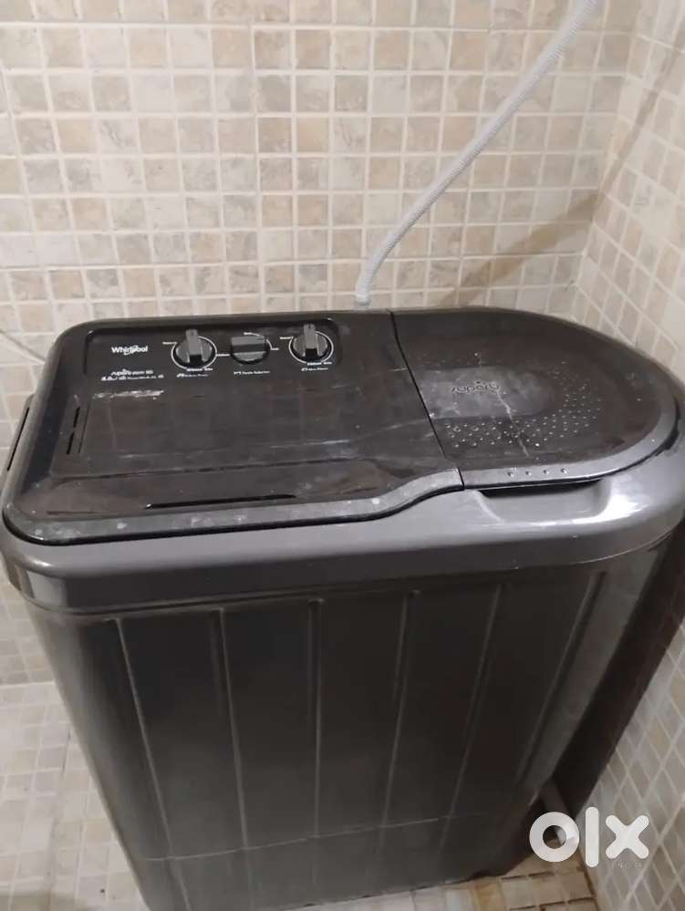 Semi Automatic 1 year old Whirlpool Washing Machine